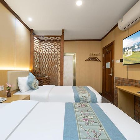 The East Hotel-Very Close To The Drum Tower,The Lama Temple,Houhai Bar Street,And The Forbidden City,There Are Many Old Beijing Traditional Hutongs Around The Hotel ,Experience The Culture Of Old Beijing Hutongs,Near Exit A Of Shichahai On Metro Line Zewnętrze zdjęcie