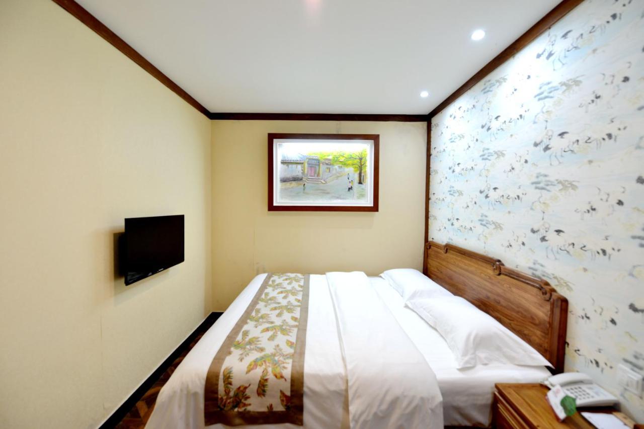 The East Hotel-Very Close To The Drum Tower,The Lama Temple,Houhai Bar Street,And The Forbidden City,There Are Many Old Beijing Traditional Hutongs Around The Hotel ,Experience The Culture Of Old Beijing Hutongs,Near Exit A Of Shichahai On Metro Line Zewnętrze zdjęcie