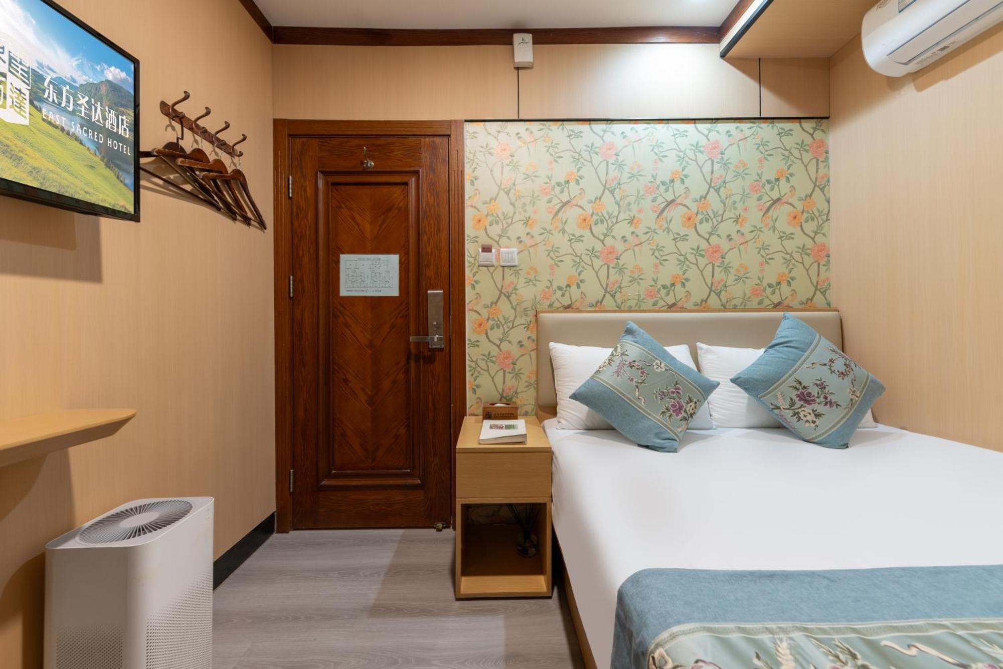 The East Hotel-Very Close To The Drum Tower,The Lama Temple,Houhai Bar Street,And The Forbidden City,There Are Many Old Beijing Traditional Hutongs Around The Hotel ,Experience The Culture Of Old Beijing Hutongs,Near Exit A Of Shichahai On Metro Line Zewnętrze zdjęcie