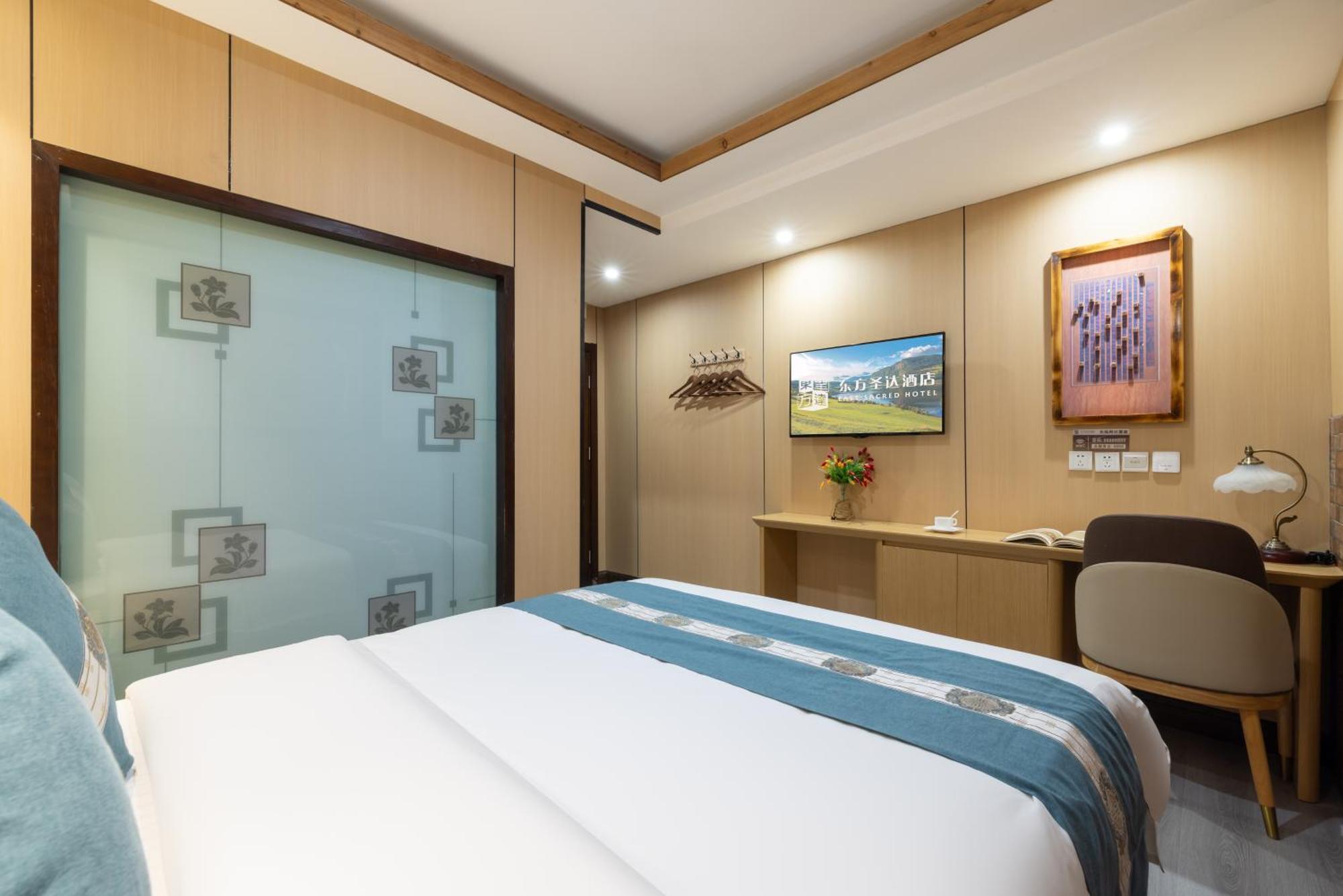 The East Hotel-Very Close To The Drum Tower,The Lama Temple,Houhai Bar Street,And The Forbidden City,There Are Many Old Beijing Traditional Hutongs Around The Hotel ,Experience The Culture Of Old Beijing Hutongs,Near Exit A Of Shichahai On Metro Line Zewnętrze zdjęcie
