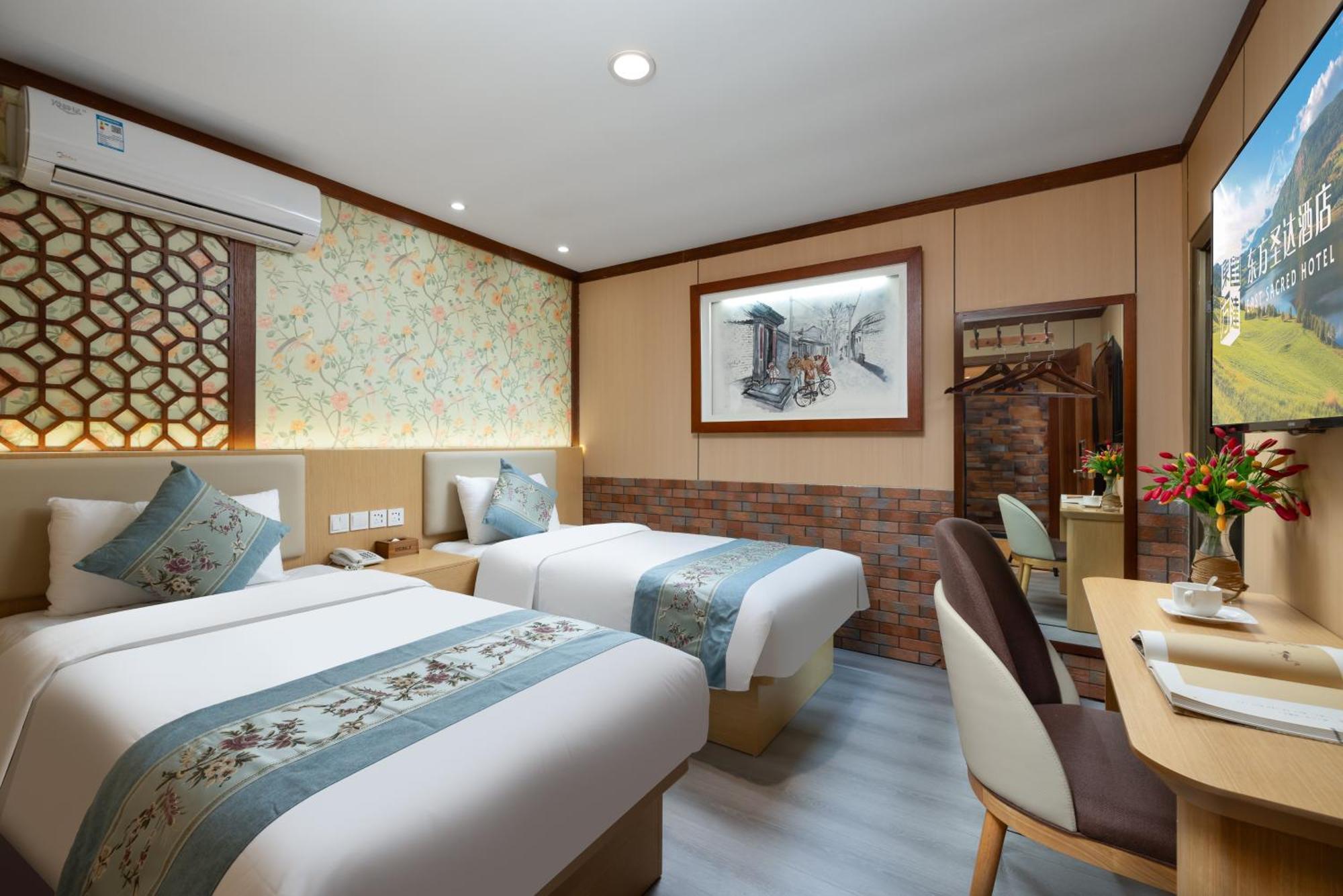 The East Hotel-Very Close To The Drum Tower,The Lama Temple,Houhai Bar Street,And The Forbidden City,There Are Many Old Beijing Traditional Hutongs Around The Hotel ,Experience The Culture Of Old Beijing Hutongs,Near Exit A Of Shichahai On Metro Line Zewnętrze zdjęcie
